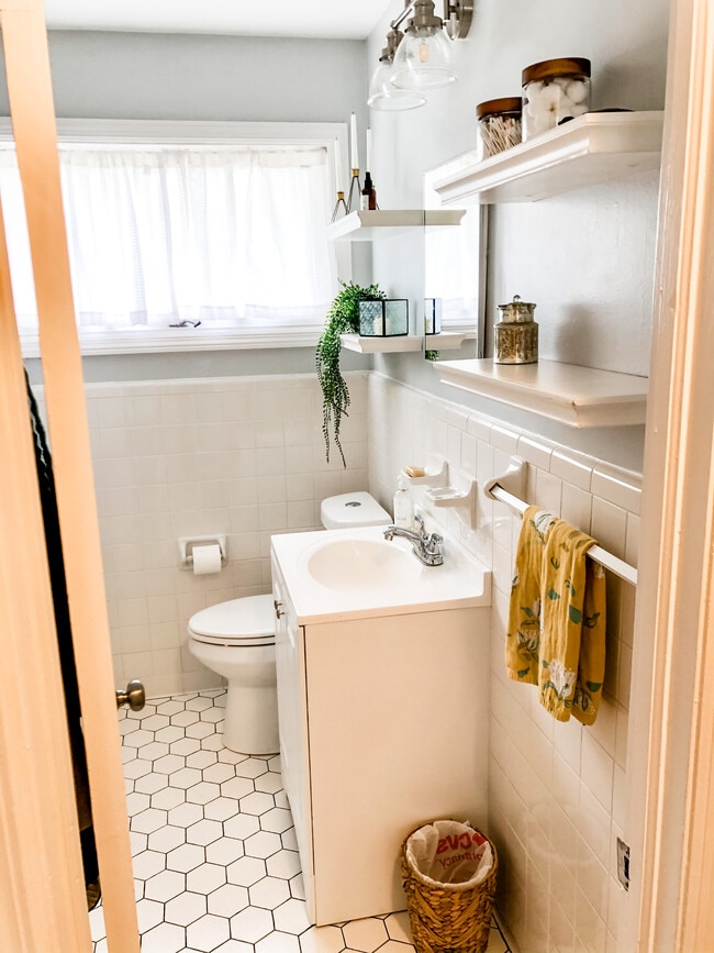 Photo - Adorable furnished 3 bed 1 bath