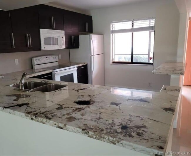 Photo - 227 Lakeview Dr Unit 104