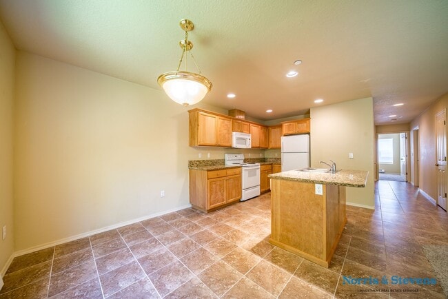 Photo - Cute and Quiet, Lovely Inside! Unit 136-1706