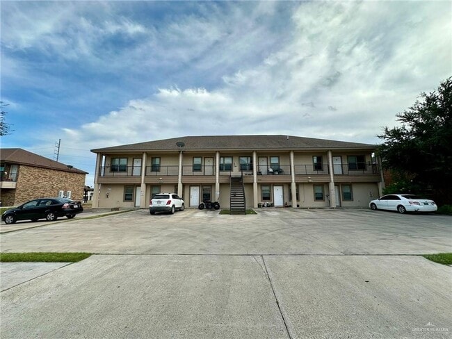 Building Photo - 12 Miroslava Ave Unit 4