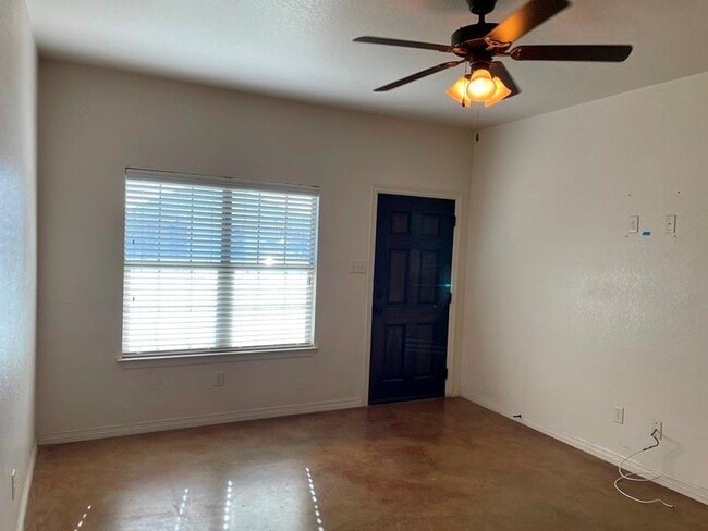 Photo - 504 Karey Dr