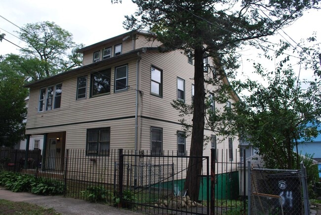 Building Photo - 56-58-58 Pine Grove Terrace Unit Upper Floor