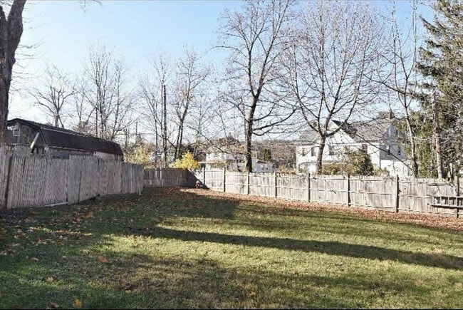 Photo - 2 Hollowbrook Plz Unit 1