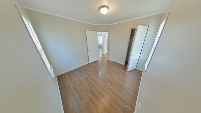 Photo - 8059 Prospect Ave Apartamento