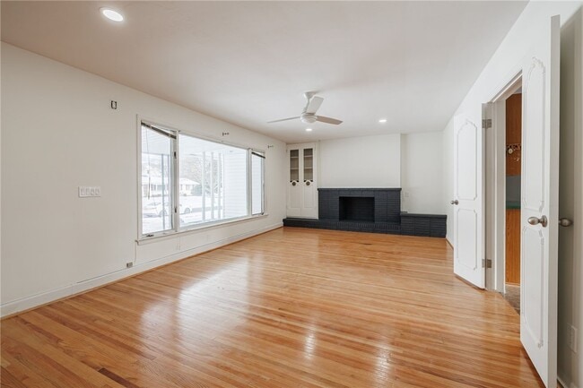 Photo - 213 Governor Terrace