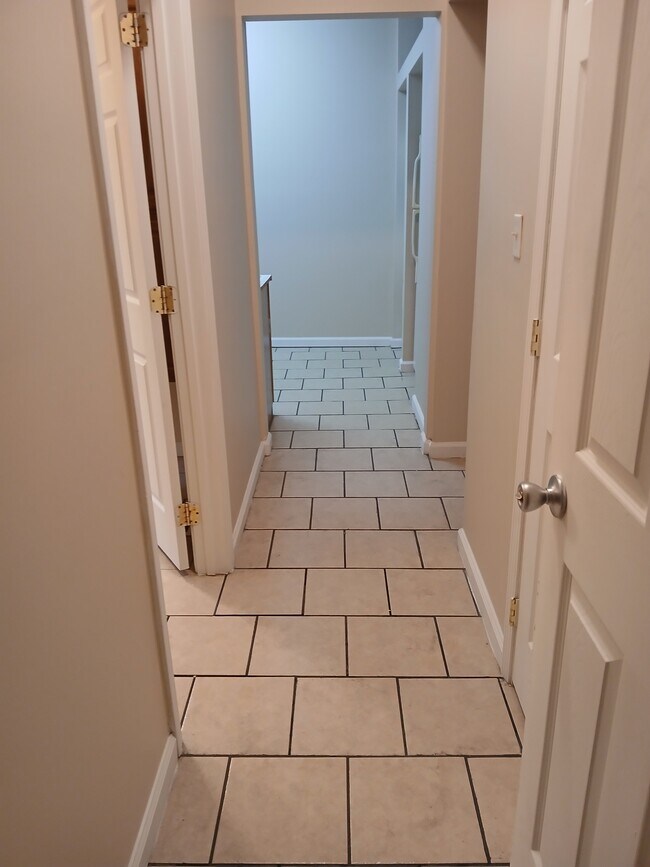 Photo - 705 S Poplar St