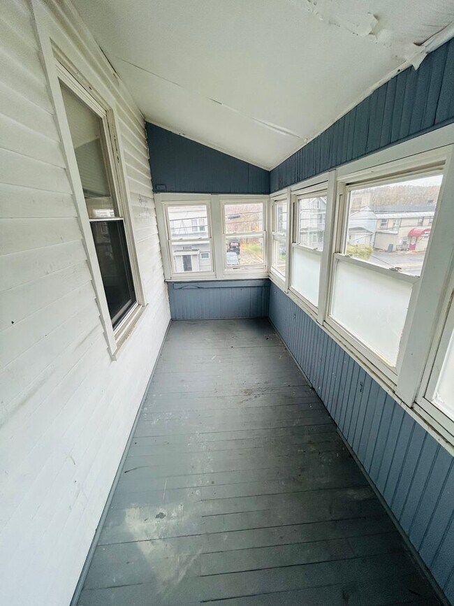 219 W Main St Unidad 2nd Floor