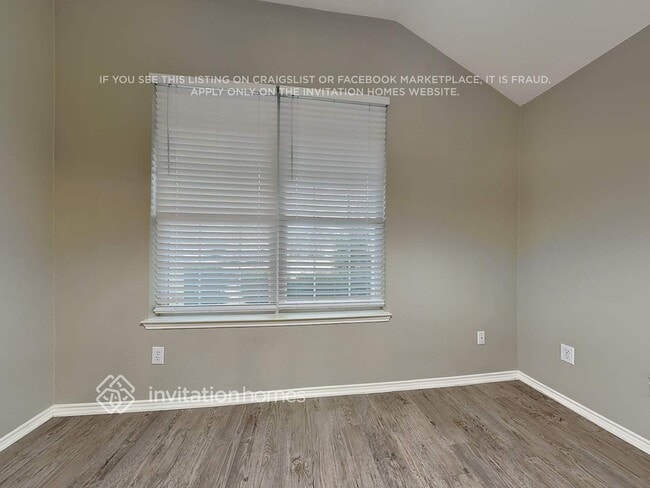 Photo - 562 Hickory Ln