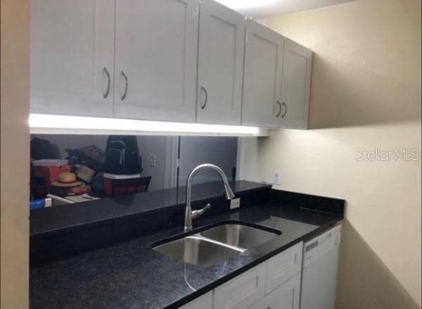 Photo - 3800 SW 20th Ave Unit 204