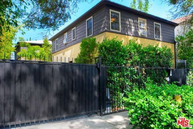 Secure remote gate hide the oasis! - 155 South Westmoreland Avenue