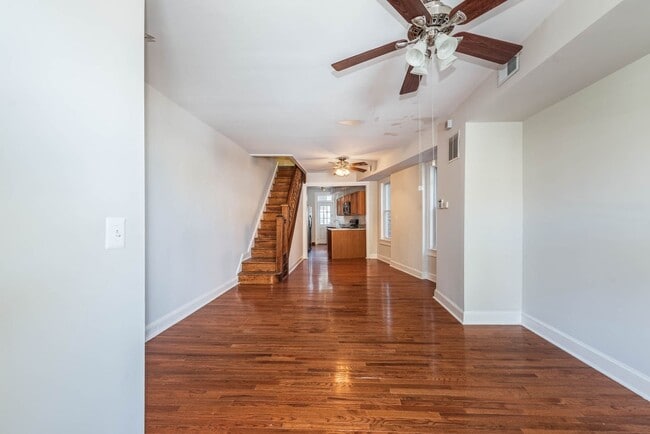 Photo - 215 W 27th St