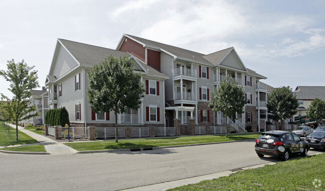 Prairie Towne Square - Prairie Towne Square Apartments