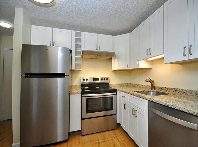 Photo - 1700 Farmington Ave Unit B