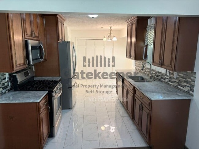 Photo - 335 Fairfield Cir