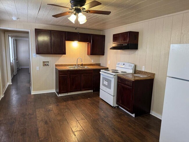 Photo - 624 Uland St