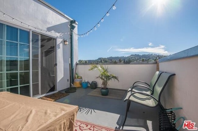 Photo - 4343 Ventura Canyon Ave Unidad 103