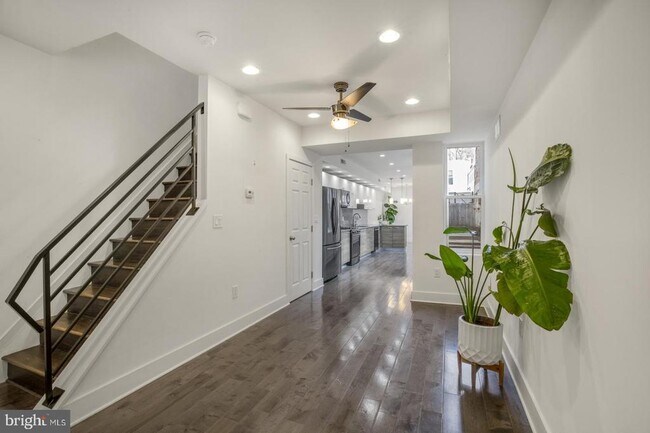 Photo - 1937 E Sergeant St