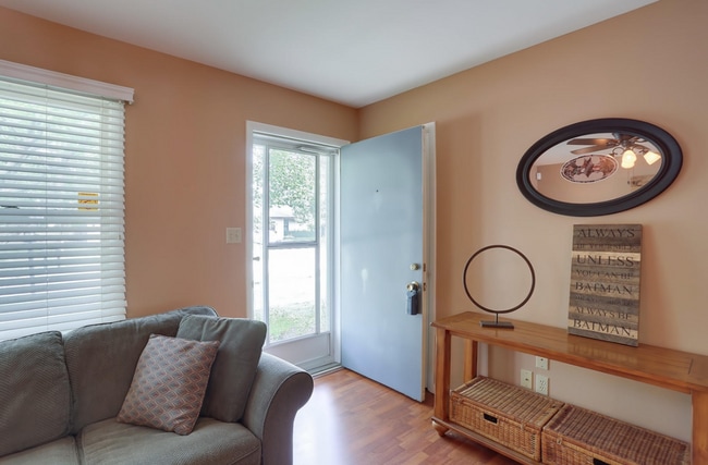 Photo - 1712 Stratford Dr