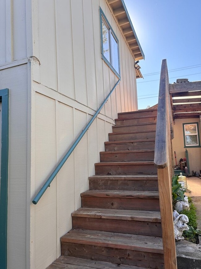 Building Photo - 1 bed/1 bath Studio/Apartment In Monterey - Very close to DLI & NPS