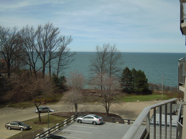 Building Photo - 12900 Lake Ave Unit 418