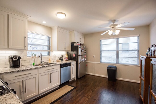 Photo - 7622-7624 MAIN STREET Unit 7622