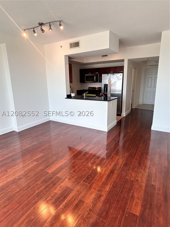Building Photo - 7275 SW 90th St Unit 605