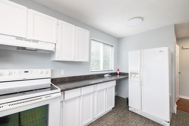 Photo - 3196 Glen Lake Rd