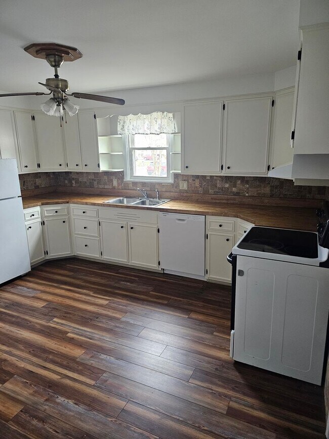 Building Photo - Duncansville Duplex Unit Dvilleduplex1