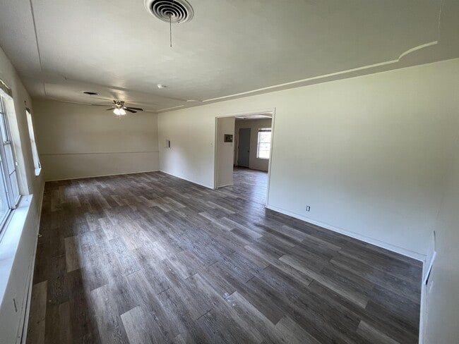 Photo - 1402 Linden Dr