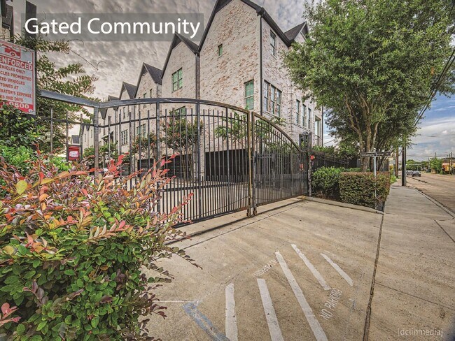 Photo - 4009 University Grove St