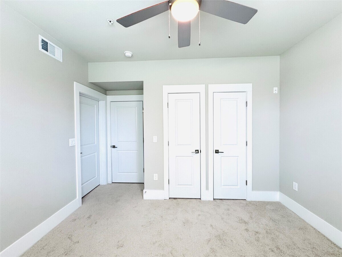 Photo - 2401 Crawford St Unit B205