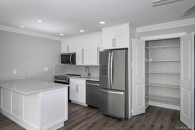 Photo - 164 W Montauk Hwy Unit 6