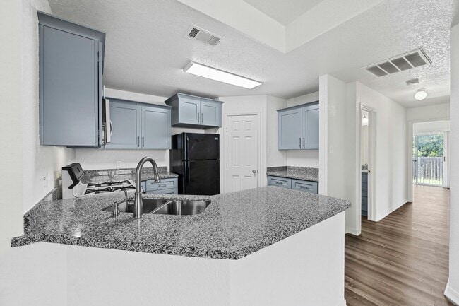 Building Photo - 502 Rockmoor Dr Rental