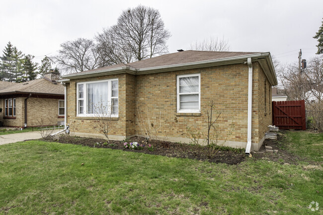 Building Photo - 342 N Lewis Ave Rental