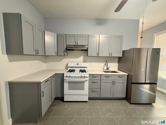 Building Photo - 262 Lloyd St Unit 1