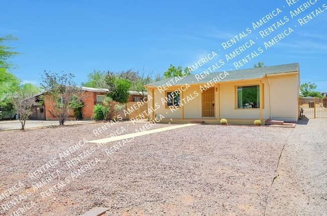 Building Photo - 1520 E Silver St Rental