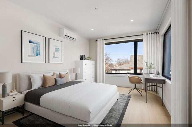 Building Photo - 4525 Bergenwood Ave Unit 303 Rental