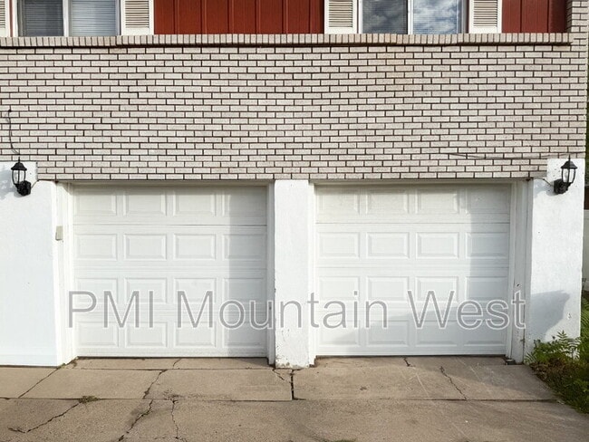 Photo - 698 Doren Dr