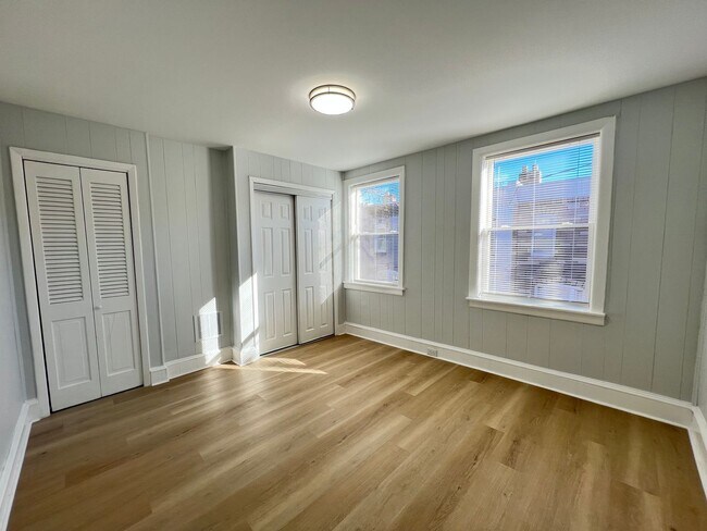 Building Photo - Gorgeous 3b/1b House in South Philly! Section 8 Only