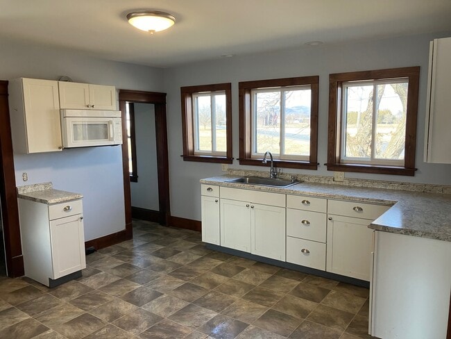 375 Hadley Rd