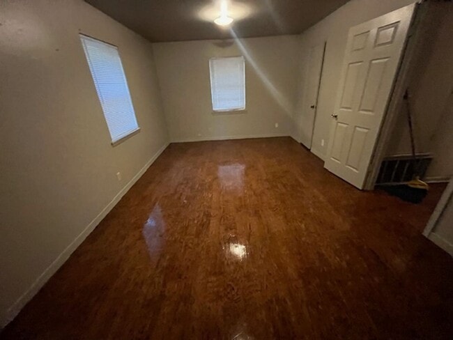 Photo - 616 Jeanette St Unit b
