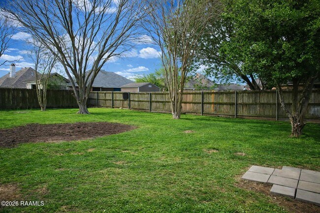 Photo - 206 Windcreek Ln