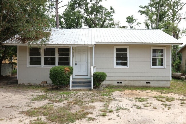 Building Photo - 1707 Clover Dr Rental
