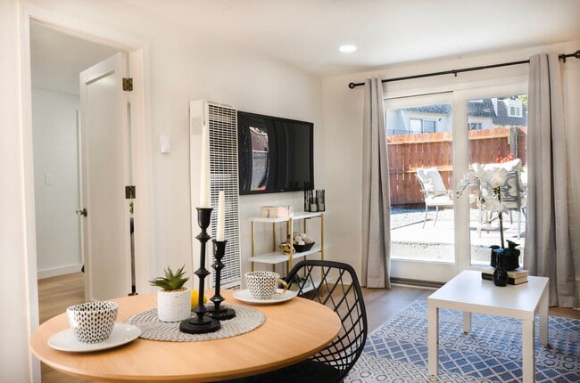 Building Photo - 4815 Appian Way Unit COTTAGE