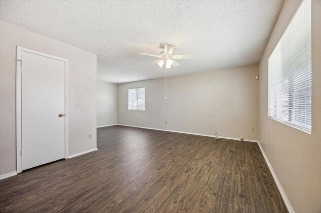 11104 Applewood Dr