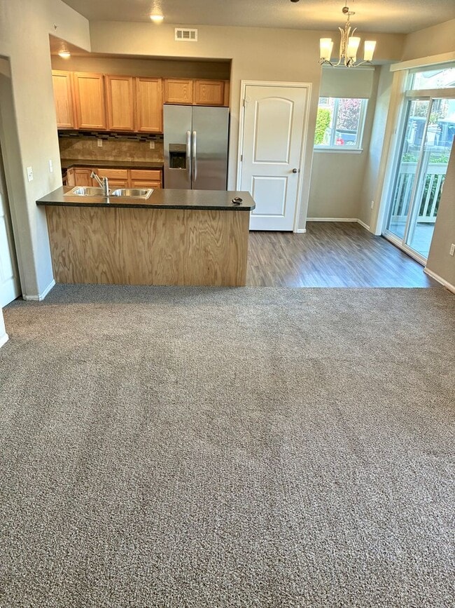 Building Photo - West Greeley Spacious Townhome With New Carpet! Unit #3711