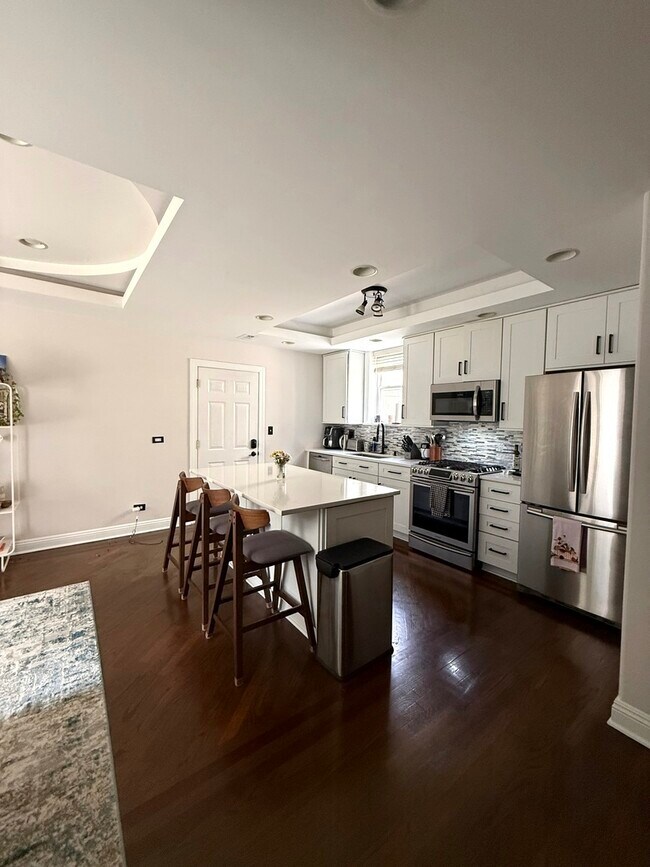 Photo - 526 W Cornelia Ave Unit 1