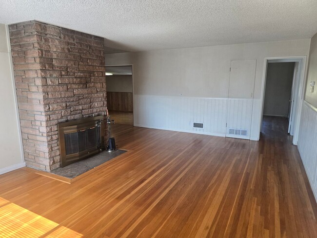 Photo - Spacious Single Family Home in Garden Grove for Lease