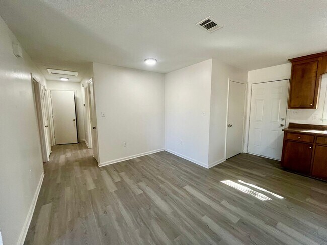 Photo - 2409 University Dr Unit A