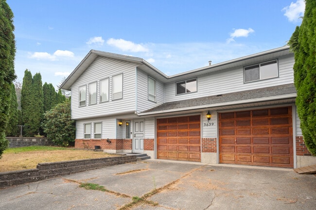 Building Photo - 3639 Dunsmuir Way